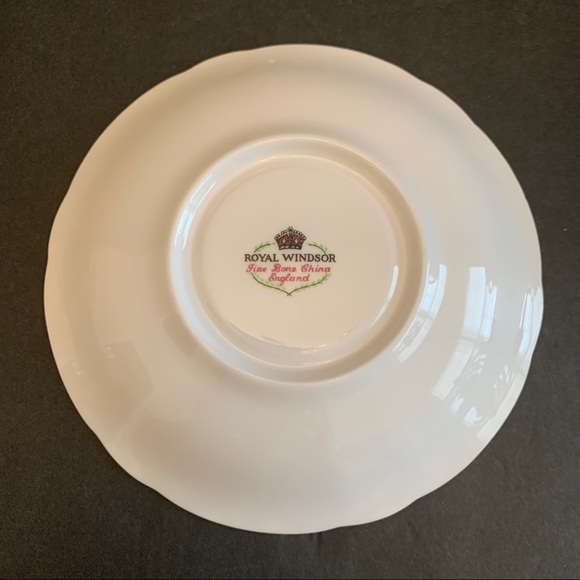 Royal Windsor Fine Bone China cup and saucer - Picture 14 of 16